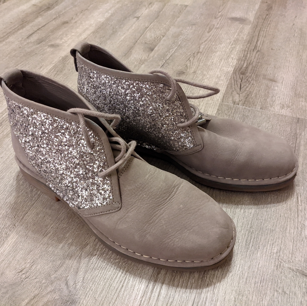 Hush Puppies Women's Cam Catelyn Ankle Bootie, size 8, color: dark taupe glitter